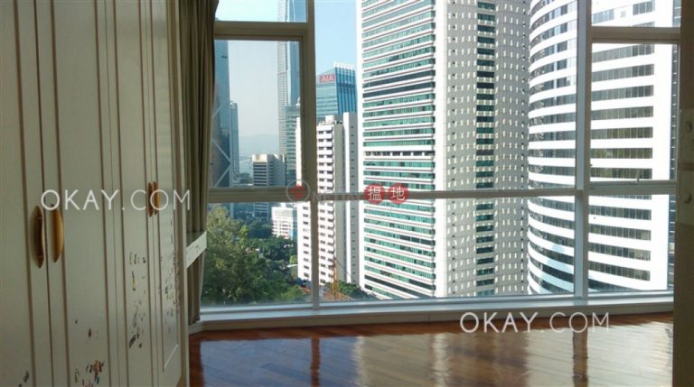 Stylish 2 bedroom with parking | Rental