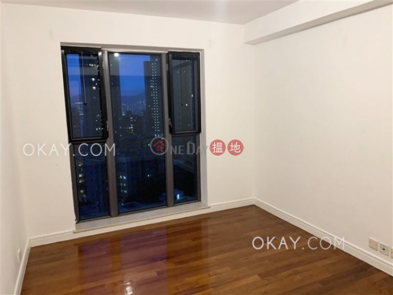 Efficient 3 bed on high floor with balcony & parking | Rental