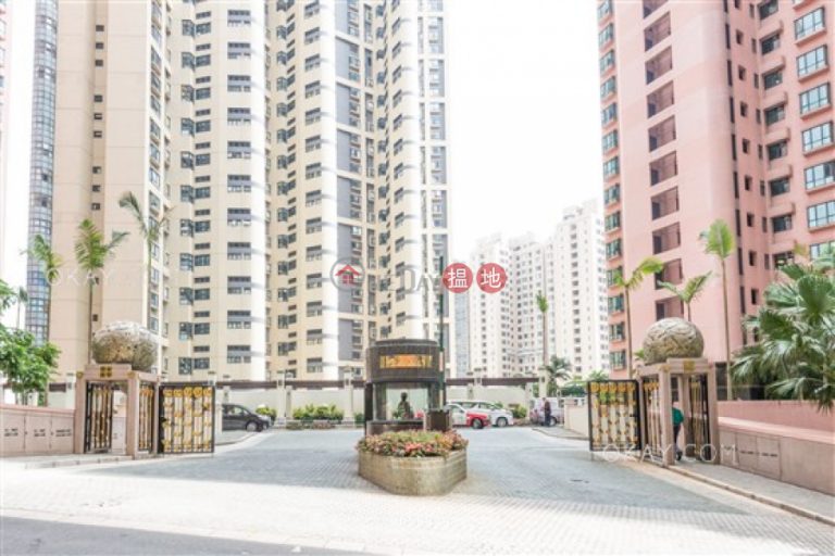 Unique 4 bed on high floor with harbour views & parking | Rental