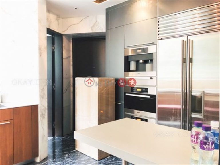 Luxurious 3 bedroom with balcony | Rental