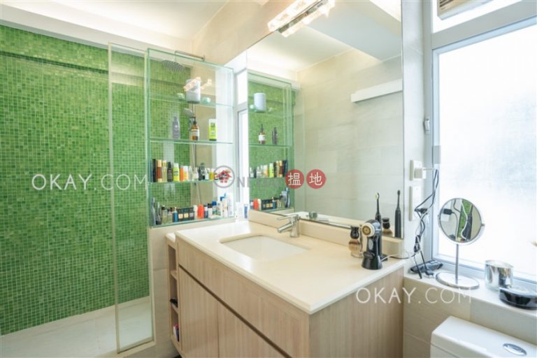 Elegant 1 bedroom on high floor with parking | For Sale