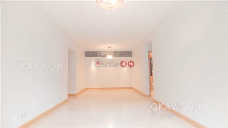 Luxurious 2 bedroom on high floor with parking | For Sale