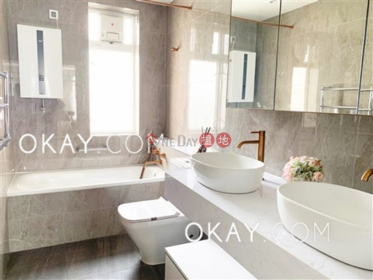 Unique penthouse with rooftop & parking | Rental