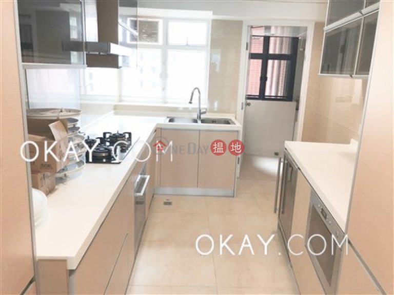 Luxurious 3 bedroom with parking | Rental