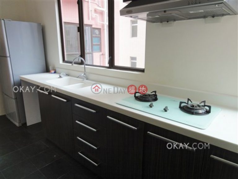 Tasteful 3 bedroom with balcony & parking | Rental