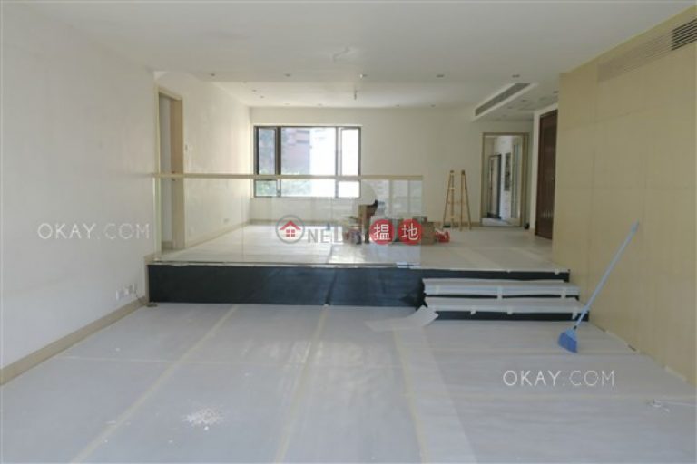 Efficient 4 bedroom with balcony & parking | Rental