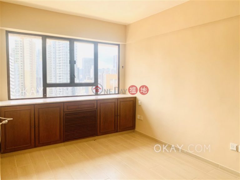 Efficient 3 bedroom with parking | For Sale