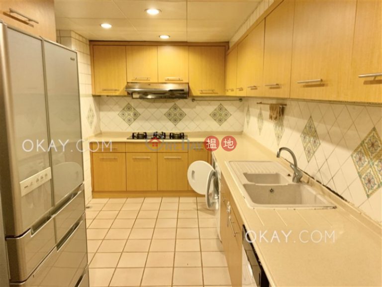 Efficient 3 bed on high floor with balcony & parking | Rental