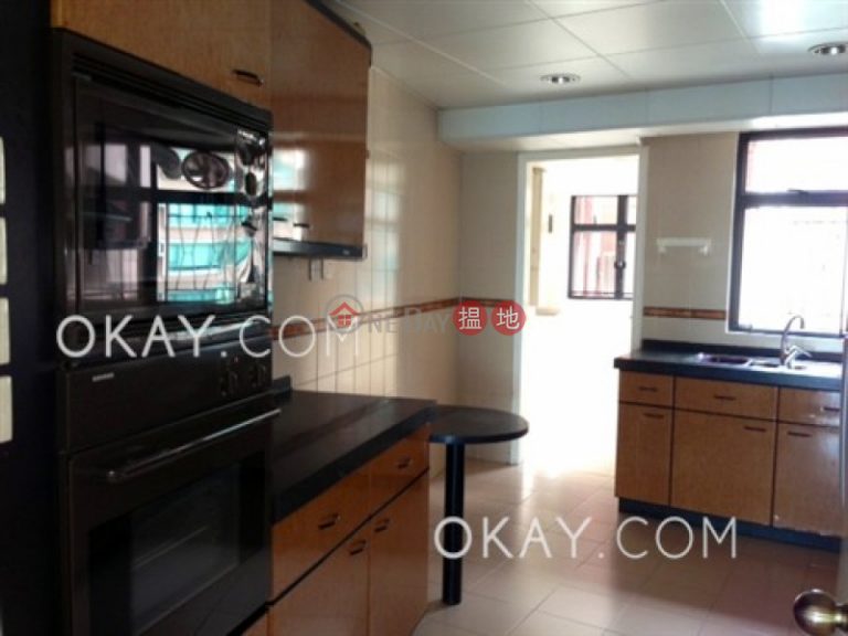 Unique 4 bed on high floor with harbour views & parking | Rental