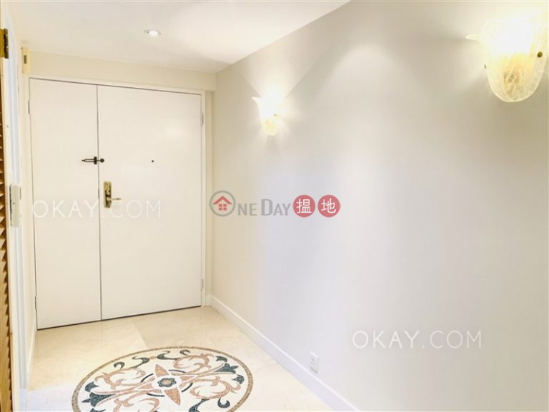 Stylish 3 bed on high floor with sea views & balcony | Rental