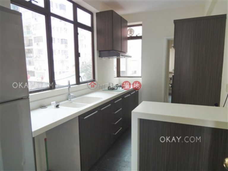 Tasteful 3 bedroom with balcony & parking | Rental