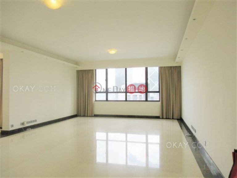 Efficient 4 bed on high floor with harbour views | For Sale
