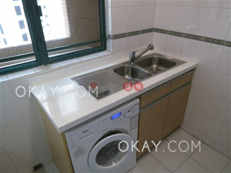 Tasteful 2 bedroom with parking | Rental