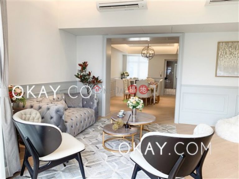 Unique penthouse with rooftop & parking | Rental