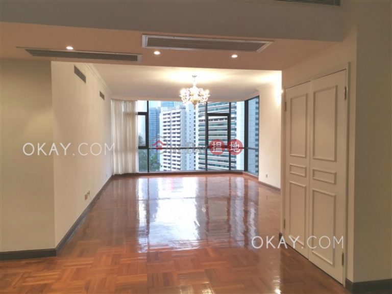 Gorgeous 3 bedroom with parking | Rental