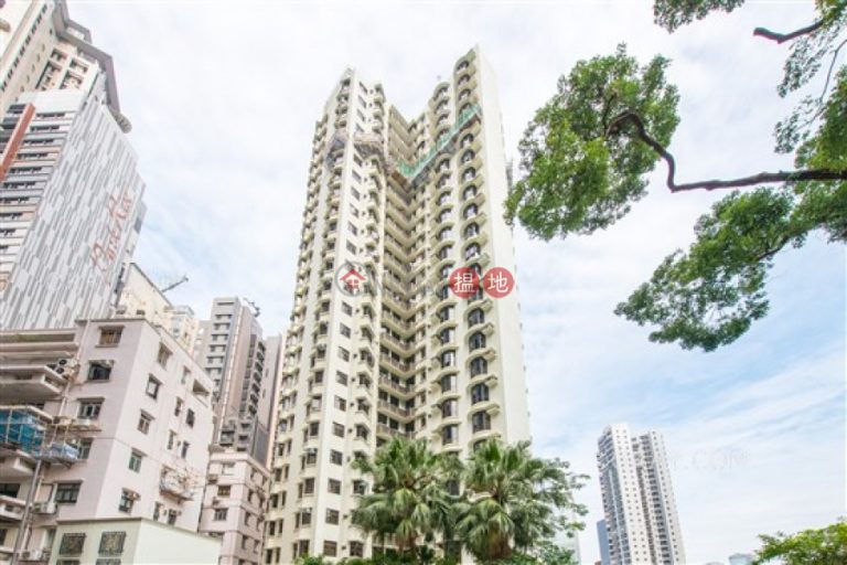 Efficient 4 bedroom with parking | Rental