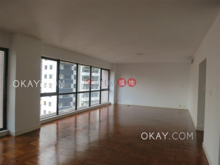 Efficient 5 bedroom with balcony & parking | Rental
