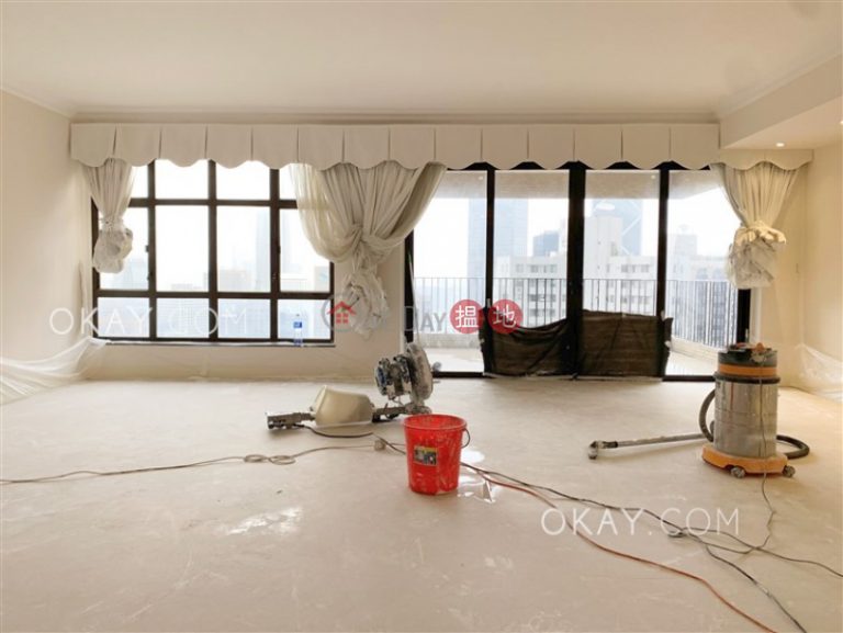 Efficient 4 bed on high floor with balcony & parking | Rental