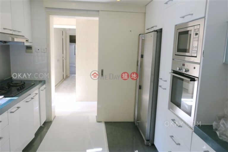 Efficient 4 bedroom with balcony & parking | Rental