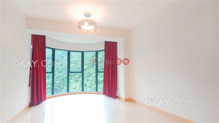 Luxurious 2 bedroom on high floor with parking | For Sale