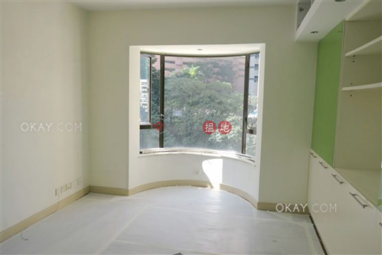 Efficient 4 bedroom with balcony & parking | Rental