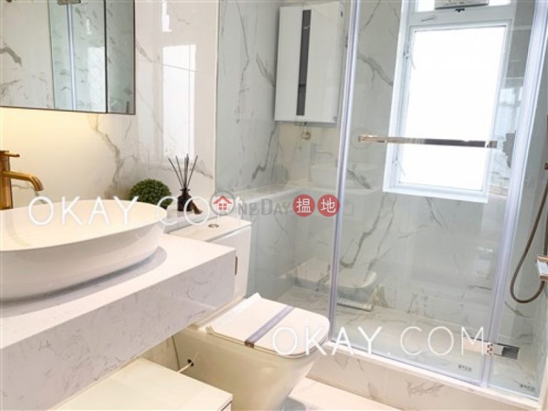 Unique penthouse with rooftop & parking | Rental