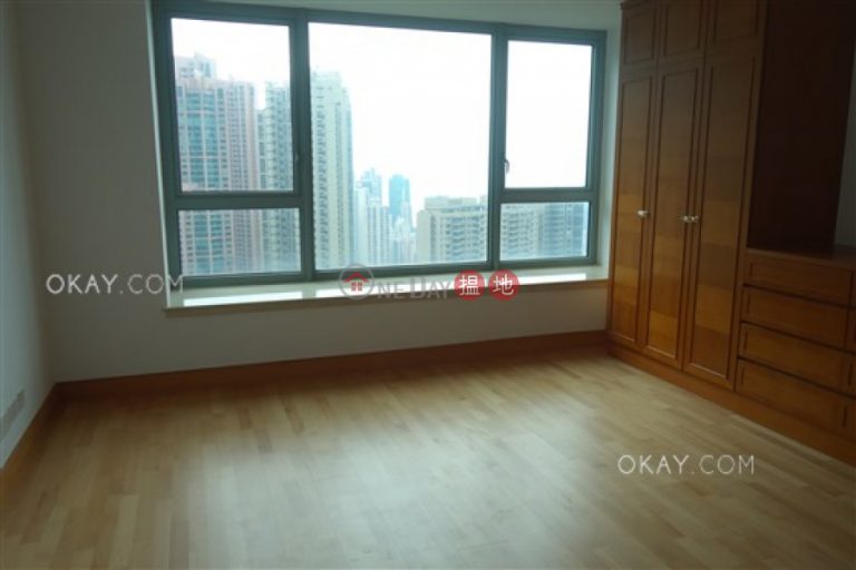 Exquisite 3 bedroom with sea views, balcony | Rental