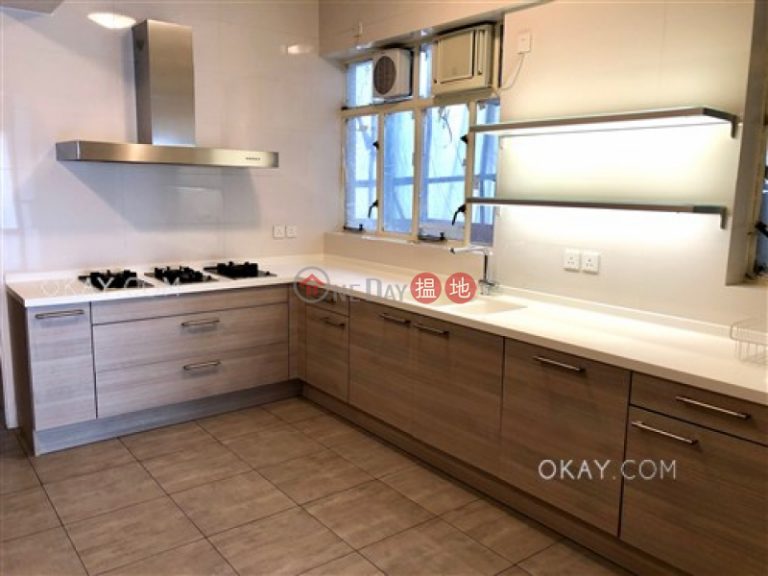 Efficient 4 bedroom with balcony & parking | Rental