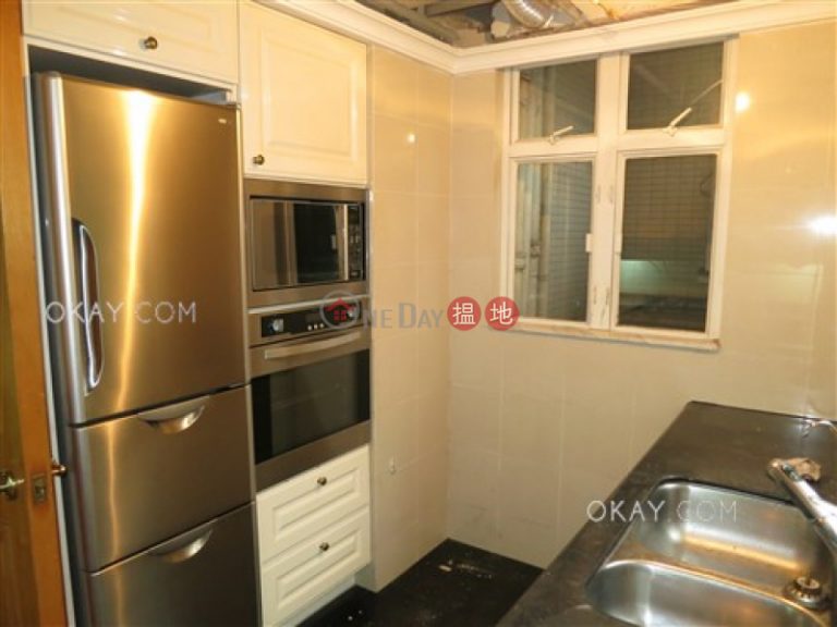 Lovely 3 bedroom in Mid-levels Central | For Sale