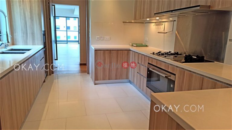 Lovely 3 bedroom with harbour views & balcony | Rental