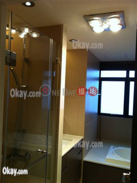 Exquisite 2 bedroom on high floor with parking | Rental