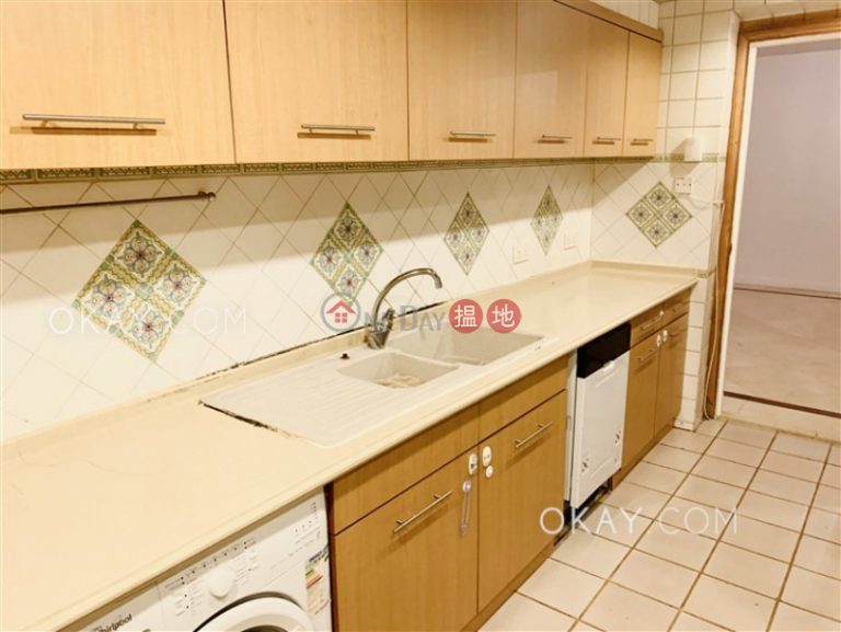 Efficient 3 bed on high floor with balcony & parking | Rental