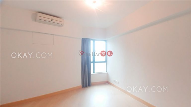 Luxurious 2 bedroom on high floor with parking | For Sale