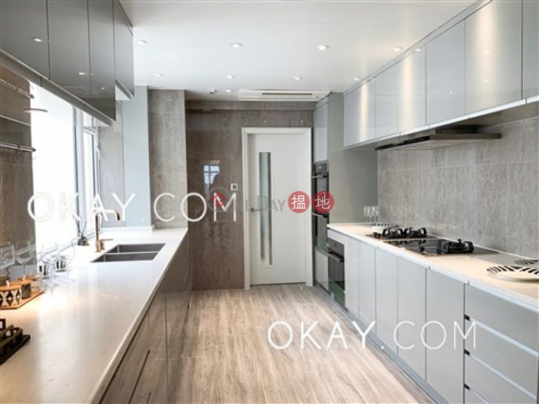 Unique penthouse with rooftop & parking | Rental