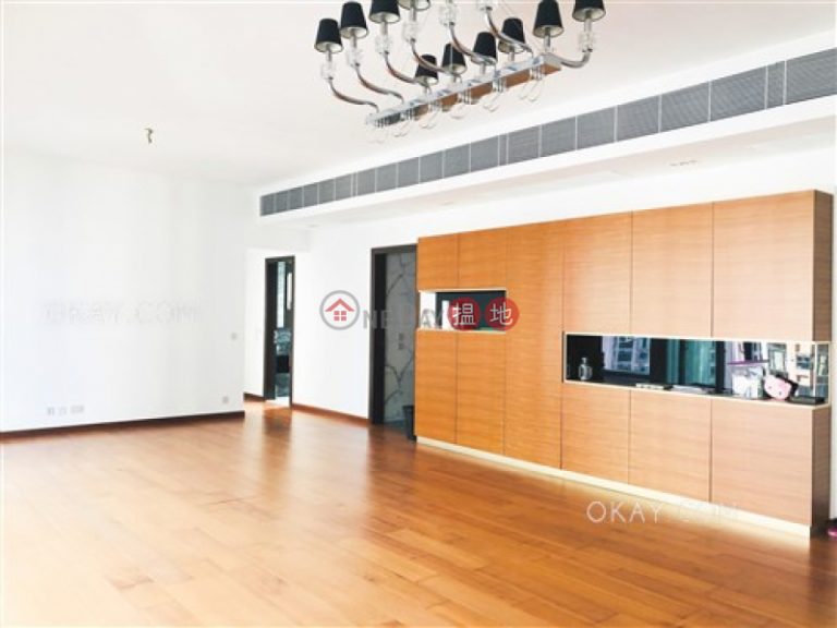 Luxurious 3 bedroom with balcony | Rental