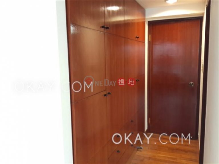 Lovely 3 bedroom on high floor with parking | Rental
