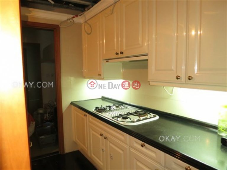 Lovely 3 bedroom in Mid-levels Central | For Sale