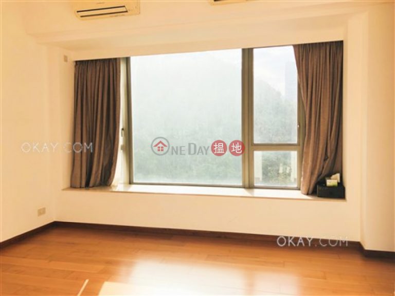 Luxurious 3 bedroom with balcony | Rental