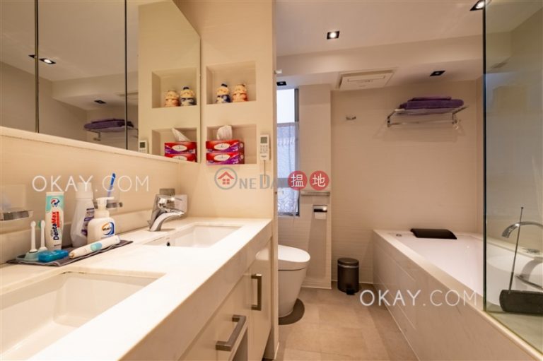 Lovely 3 bedroom in Mid-levels Central | For Sale