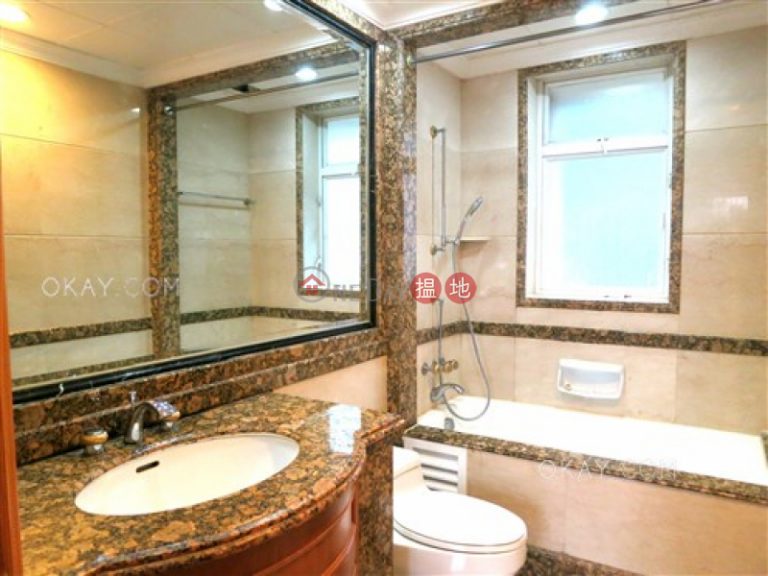 Lovely 3 bedroom in Mid-levels Central | For Sale