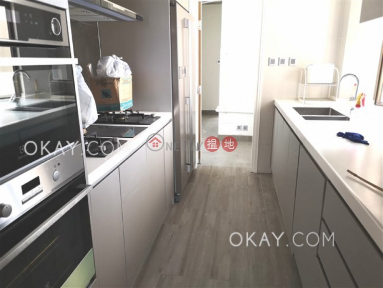 Gorgeous 3 bedroom on high floor with parking | Rental