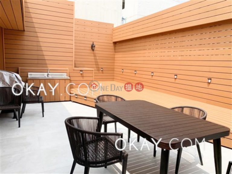 Unique penthouse with rooftop & parking | Rental
