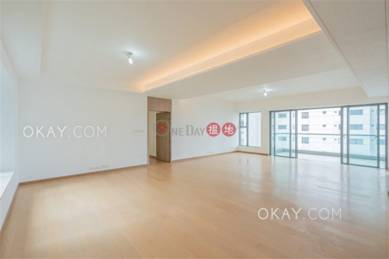 Rare 3 bedroom with balcony & parking | Rental