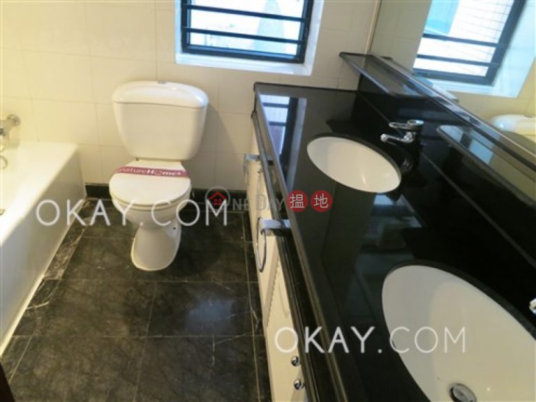 Lovely 4 bedroom with balcony & parking | Rental