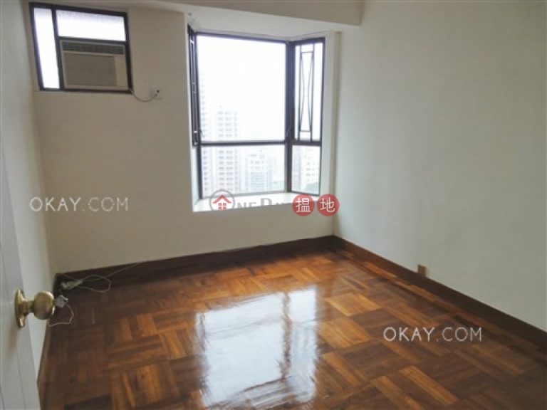 Tasteful 3 bedroom with balcony & parking | Rental