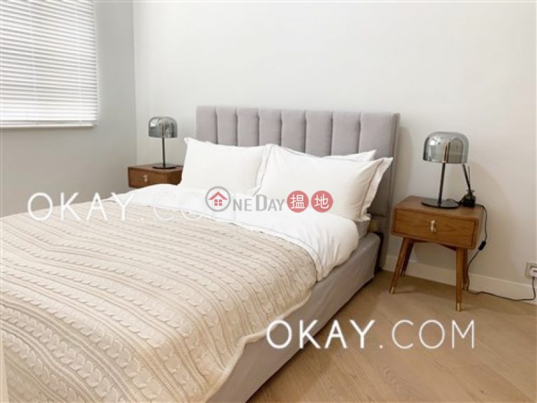 Unique penthouse with rooftop & parking | Rental