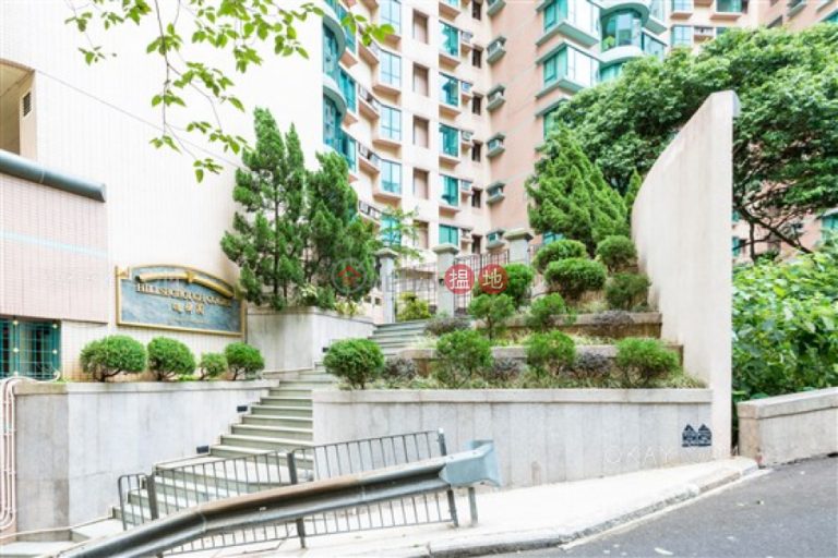 Stylish 3 bedroom with parking | For Sale