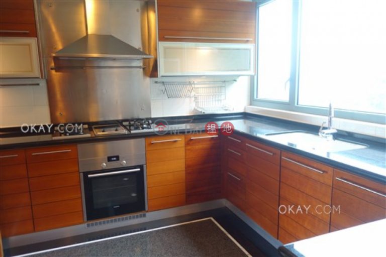 Exquisite 3 bedroom with sea views, balcony | Rental