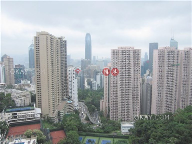 Lovely 3 bedroom with balcony & parking | Rental