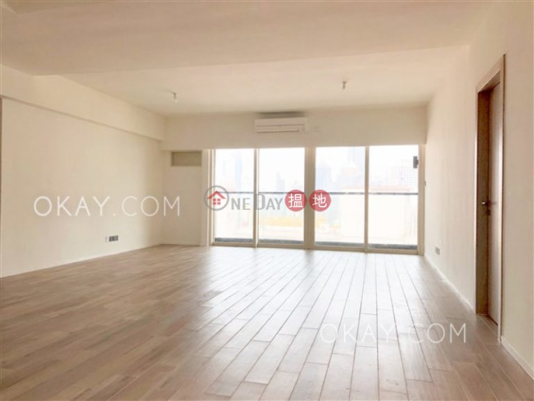 Lovely 3 bedroom with balcony & parking | Rental